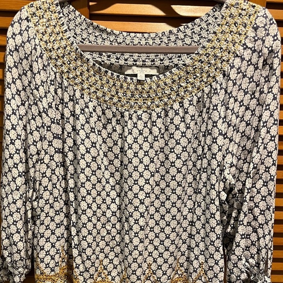 113. WOMENS FEVER L DETAIL TOP - Picture 4 of 8